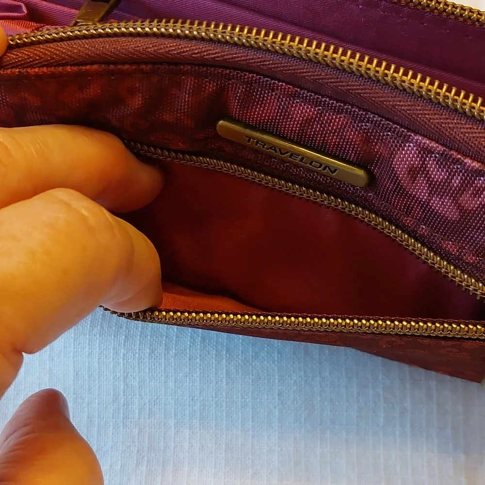 Travelon RFID Blocking Wallet Wristlet Burgundy NEW - Picture 4 of 14